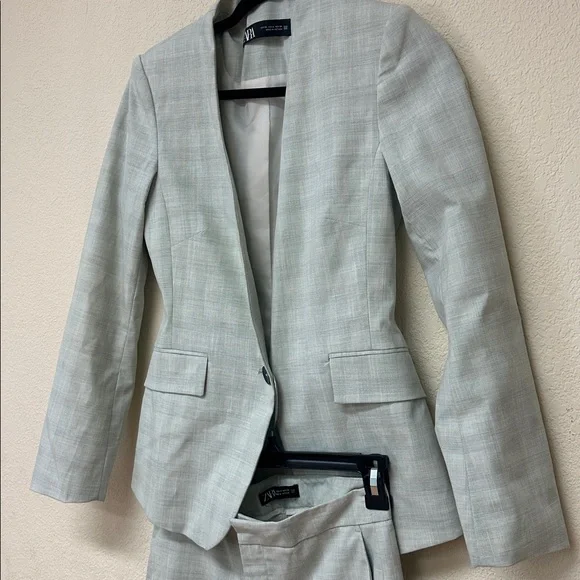 Zara womans Light sage green Plaid Suit Blazer & Trousers size XS - Picture 3 of 4